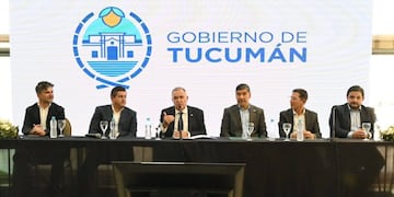 Jaldo, Acevedo y autoridades de Aeropuertos Argentina encabezaron el anuncio de un plan que fortalecerá conectividad y turismo.