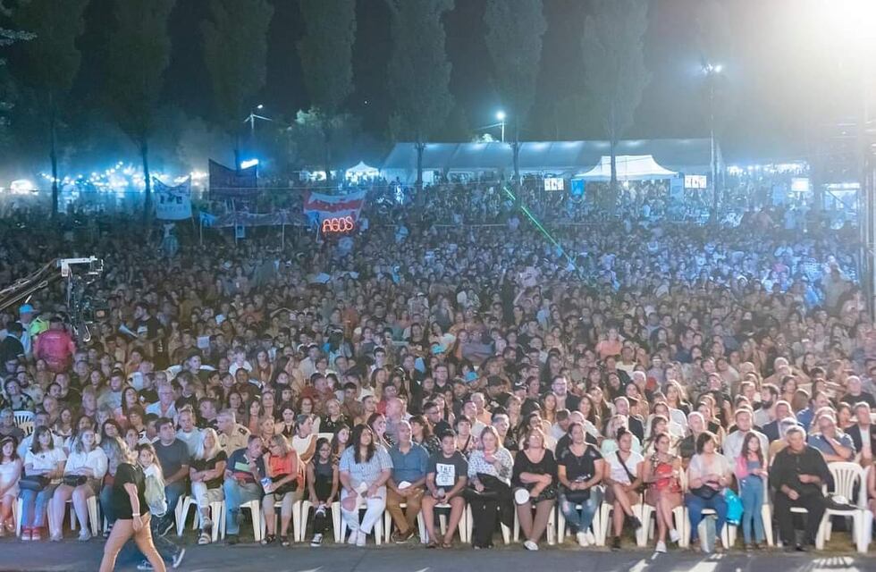 Maipú reemplazó el palco de autoridades por miembros destacados de la comunidad