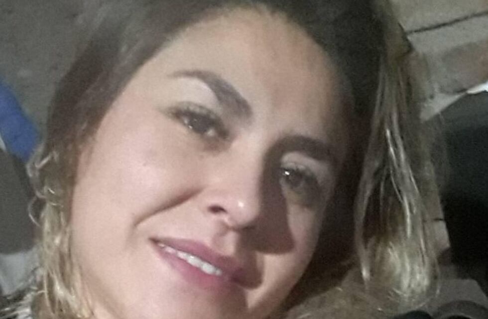 Identificaron a la motociclista del accidente en Rawson que pelea por su vida
