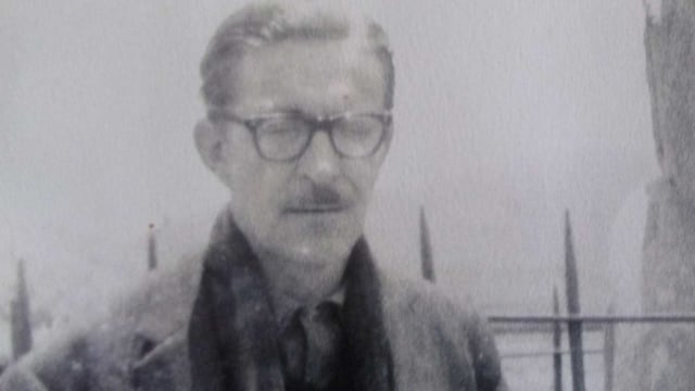 Rodolfo Kusch nació en Buenos Aires el 25 de junio de 1922. Fue profesor de Filosofía en la Universidad de Buenos Aires y en la Universidad Nacional de Salta. Vivió en Maimará, Jujuy.