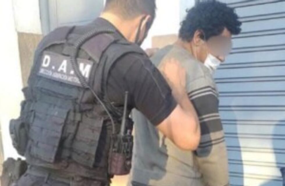 Fue sorprendido mientras sustraía cables en Posadas