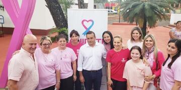 Puerto Iguazú: inauguran un lazo simbólico como prevención del cáncer de mama.