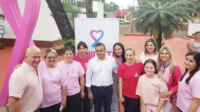 Puerto Iguazú: inauguran un lazo simbólico como prevención del cáncer de mama.