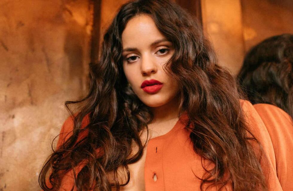 Cuál es el secreto de Rosalía para lucir una piel de porcelana