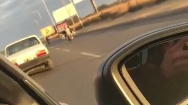 El video fue registrado por otro hombre que viajaba por la zona en su auto.