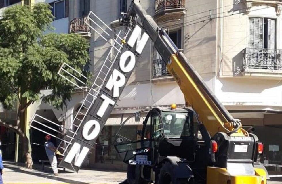 Córdoba en crisis: bajan cartel de histórico comercio de Río Cuarto