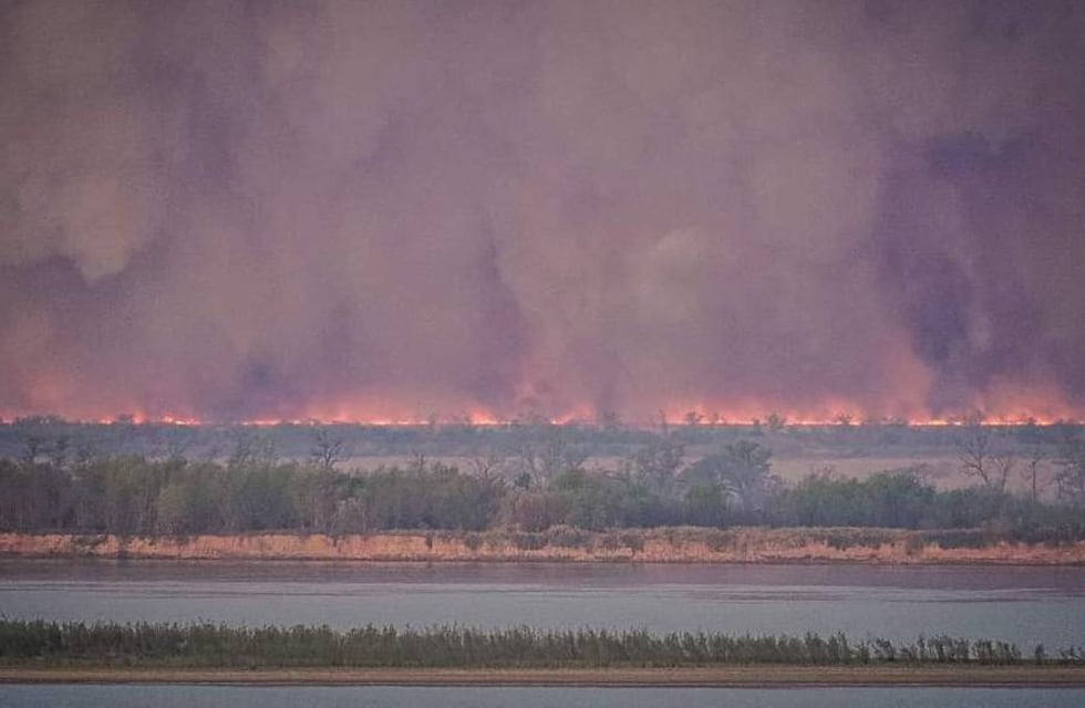 Montaron dos grandes operativos por incendios en las islas del río Paraná