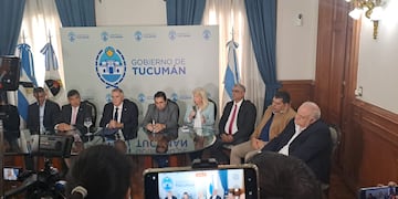 “Vamos a ir hasta las últimas consecuencias”, advirtió Jaldo en conferencia de prensa, tras el operativo en la ciudad del sur tucumano. (Foto María Magdalena Ávila Pacheco - Radio 21 Tucumán)