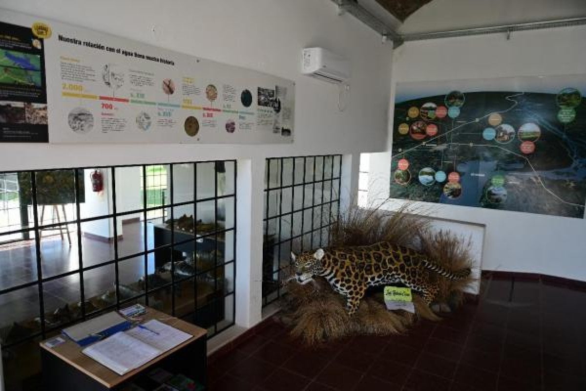 Paisajes naturales, senderos, museos.