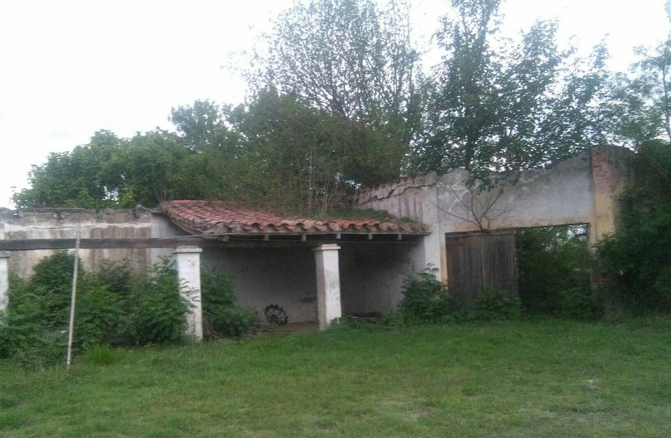Denuncian que una casa histórica de Güemes está abandonada y se cae a pedazos