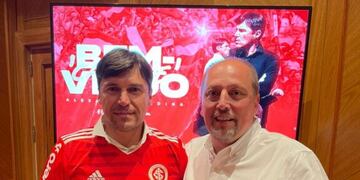 El uruguayo Alexander Medina ya luce los colores del Inter brasileño. (Prensa Inter)