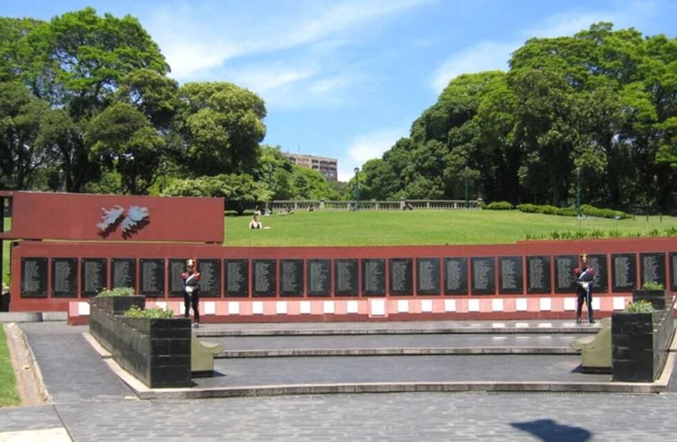 Solicitan que CABA actualice el escudo de Tierra del Fuego en el Cenotafio de Malvinas