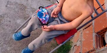 Un vecino se metió en la casa para rescatar a los menores que estaban sufriendo maltrato infantil