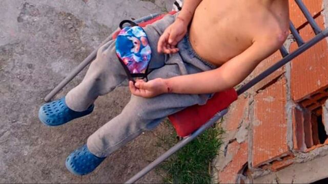 Un vecino se metió en la casa para rescatar a los menores que estaban sufriendo maltrato infantil