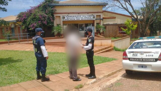 Intentó retirar su licencia de conducir con una revisión técnica falsa y fue detenido