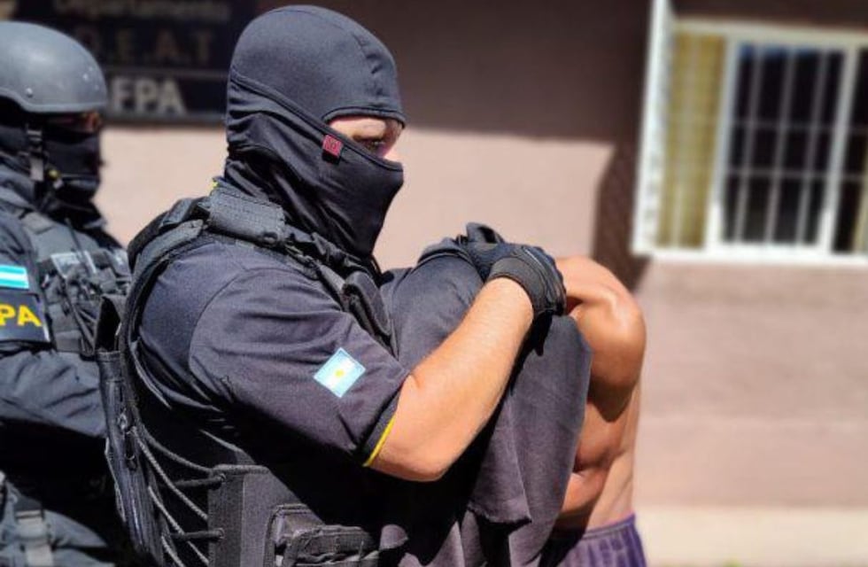 Córdoba: tres personas fueron detenidas por vender drogas y amenazar a sus vecinos