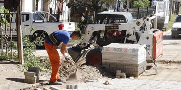 Obra de adoquinado sobre calle Nilo.