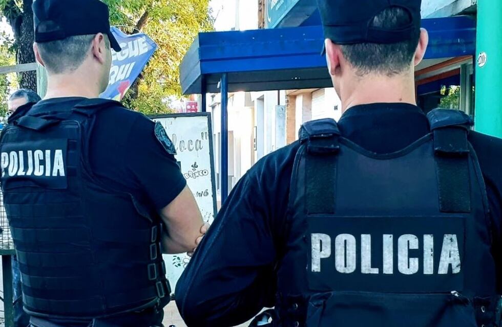 Detienen a un policía de Santa Fe por cobrar coimas: lo hacía a través de transferencias bancarias