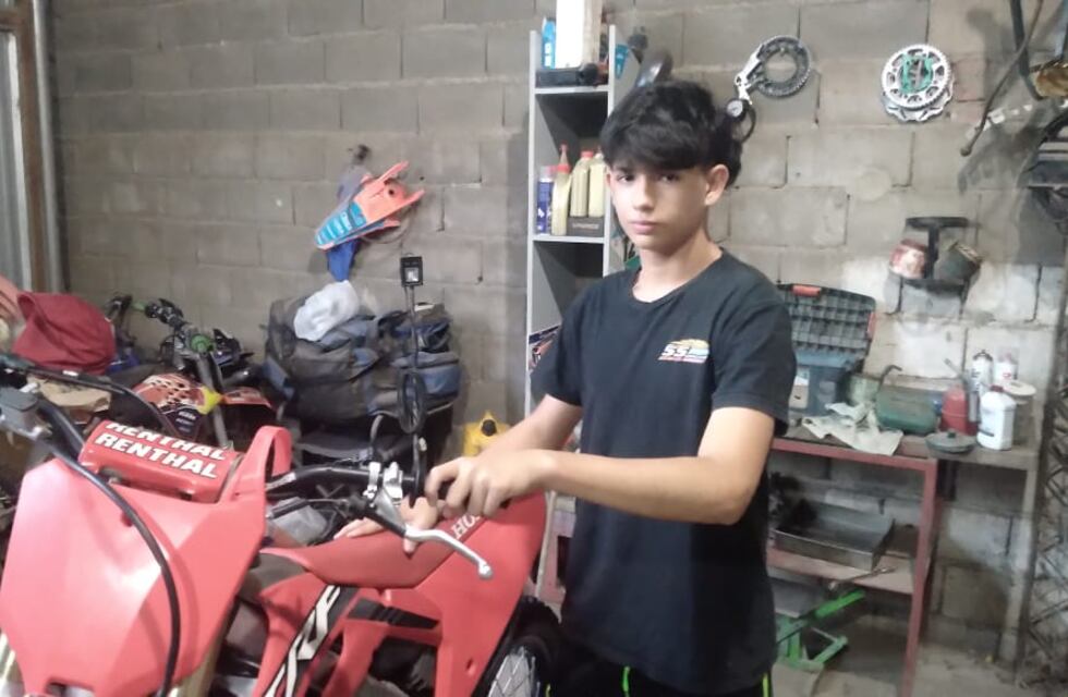 Santino Riba inicia el 2025 en la primera fecha del Campeonato Nocturno de Super Motocross