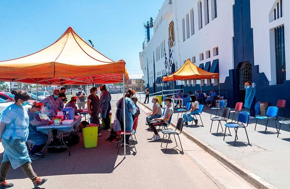 Covid en Córdoba: el cronograma de vacunación en clubes, sin turno previo