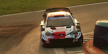 Evans, con su Toyota Yaris WRC en el circuito de Monza.