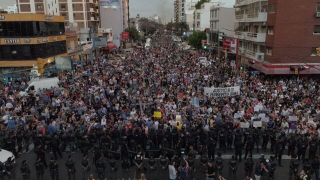 El asalto a la mujer de 31 años se produjo mientras se desarrollaba una manifestación en Ramos Mejía pidiendo por seguridad. (Foto: Clarín)