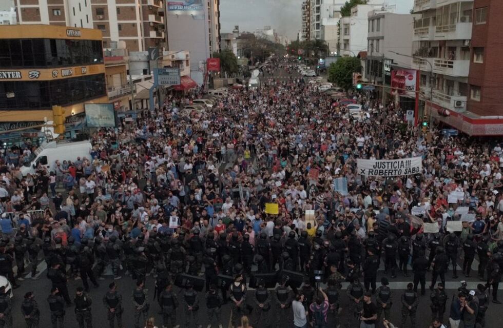 Inseguridad en Ramos Mejía: a pocas cuadras del crimen del kiosquero, le robaron el auto a una mujer y le gatillaron tres veces en la cabeza