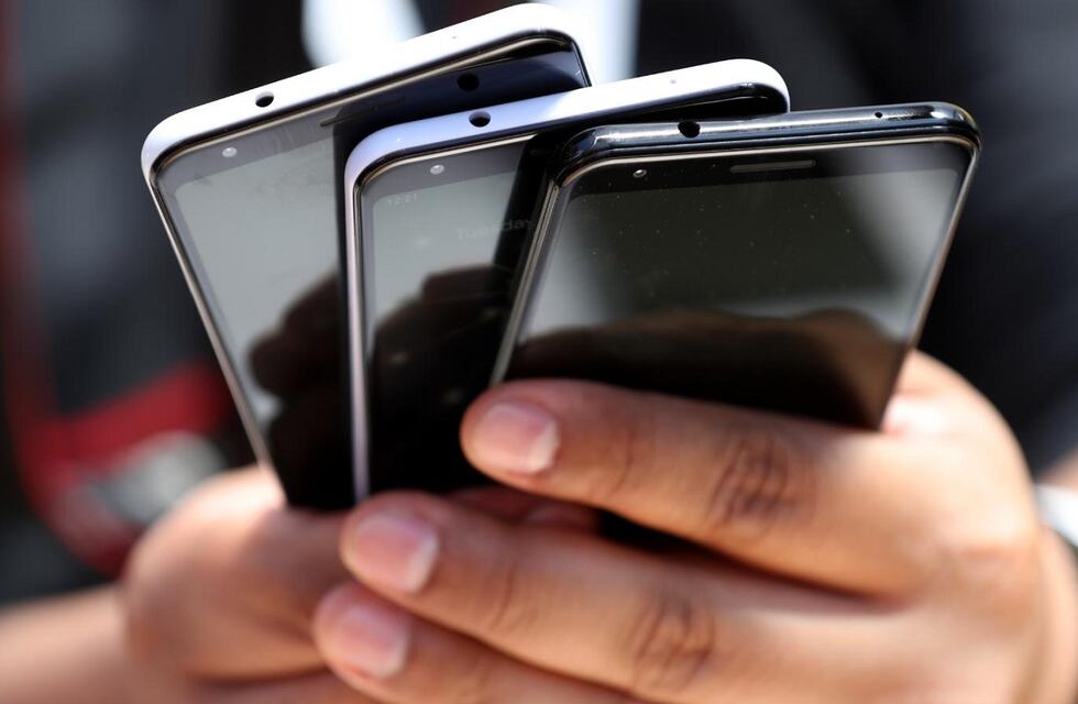 Córdoba: cayeron estafadores que compraban celulares de alta gama con billetes falsos