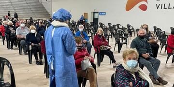 Vacunación contra el Covid-19, en el Estadio Arena de Villa Carlos Paz.