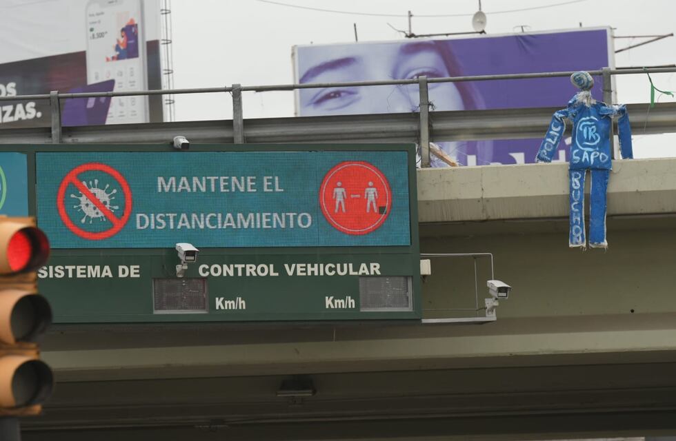 La respuesta de los hinchas de Gimnasia tras los ataúdes colgados en la previa del clásico con Independiente