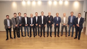 Los gobernadores actuales y electos de Juntos por el Cambio se reunieron en la sede del Banco de Corrientes (Foto: Prensa Juntos por el Cambio)