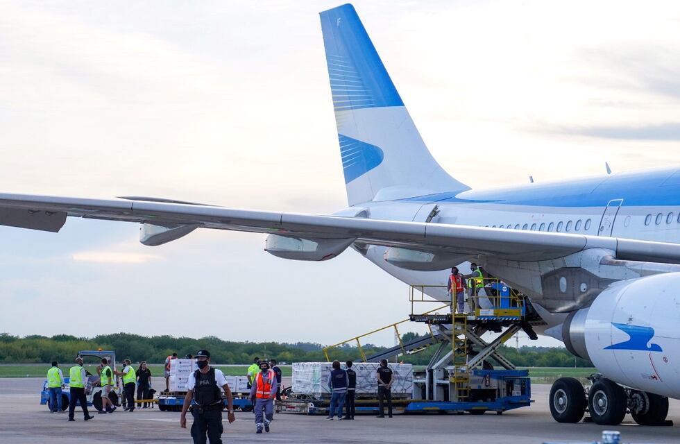 Arribó al país el cuarto vuelo desde Rusia con 400.000 dosis de la vacuna Sputnik V