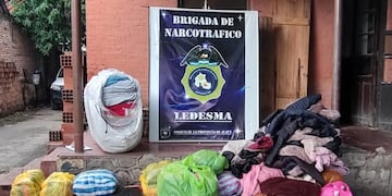 Policías de la Provincia desarticularon una maniobra de contrabando de ropa, en Jujuy.