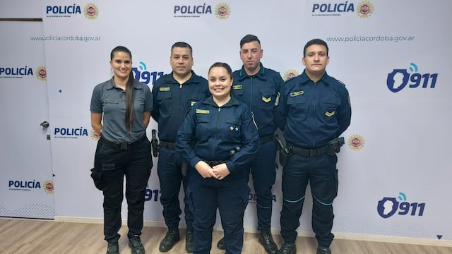 Los uniformados que ayudaron en el parto.