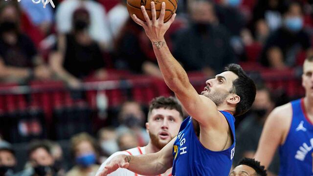 Facundo Campazzo cumplió otra destacada actuación en la victoria de Denver Nuggets, por los playoffs de la Conferencia Oeste de la NBA. (AP)