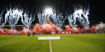 Sensacional. Los hinchas de Instituto y un recibimiento impactante.