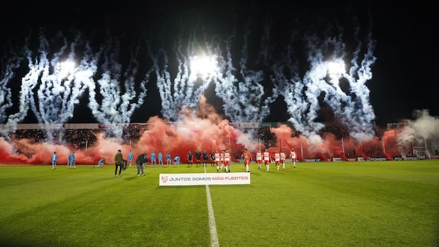 Sensacional. Los hinchas de Instituto y un recibimiento impactante.