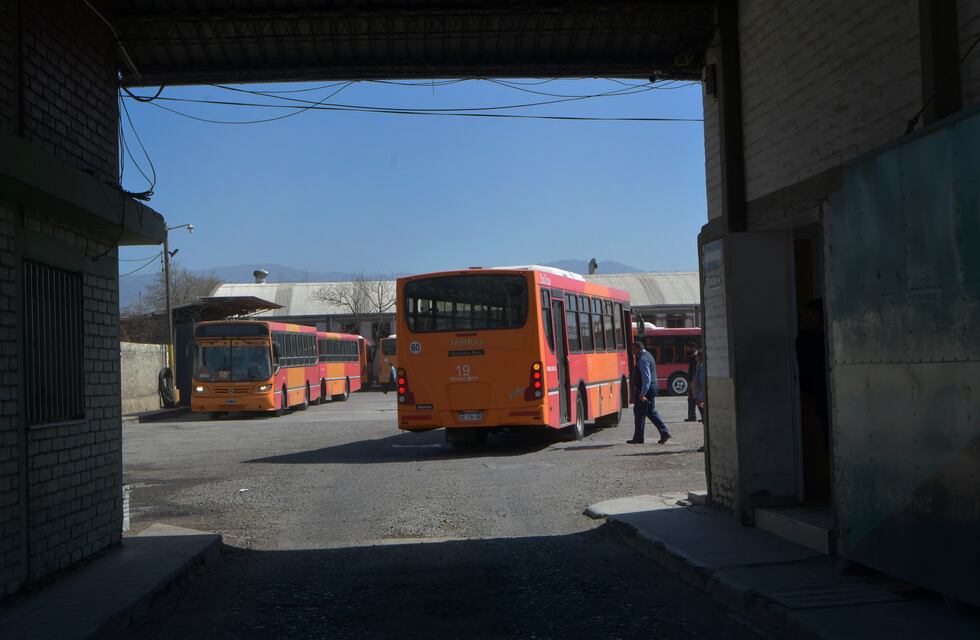 Un colectivero fue baleado en Mendoza Capital, penitenciarios lo asistieron