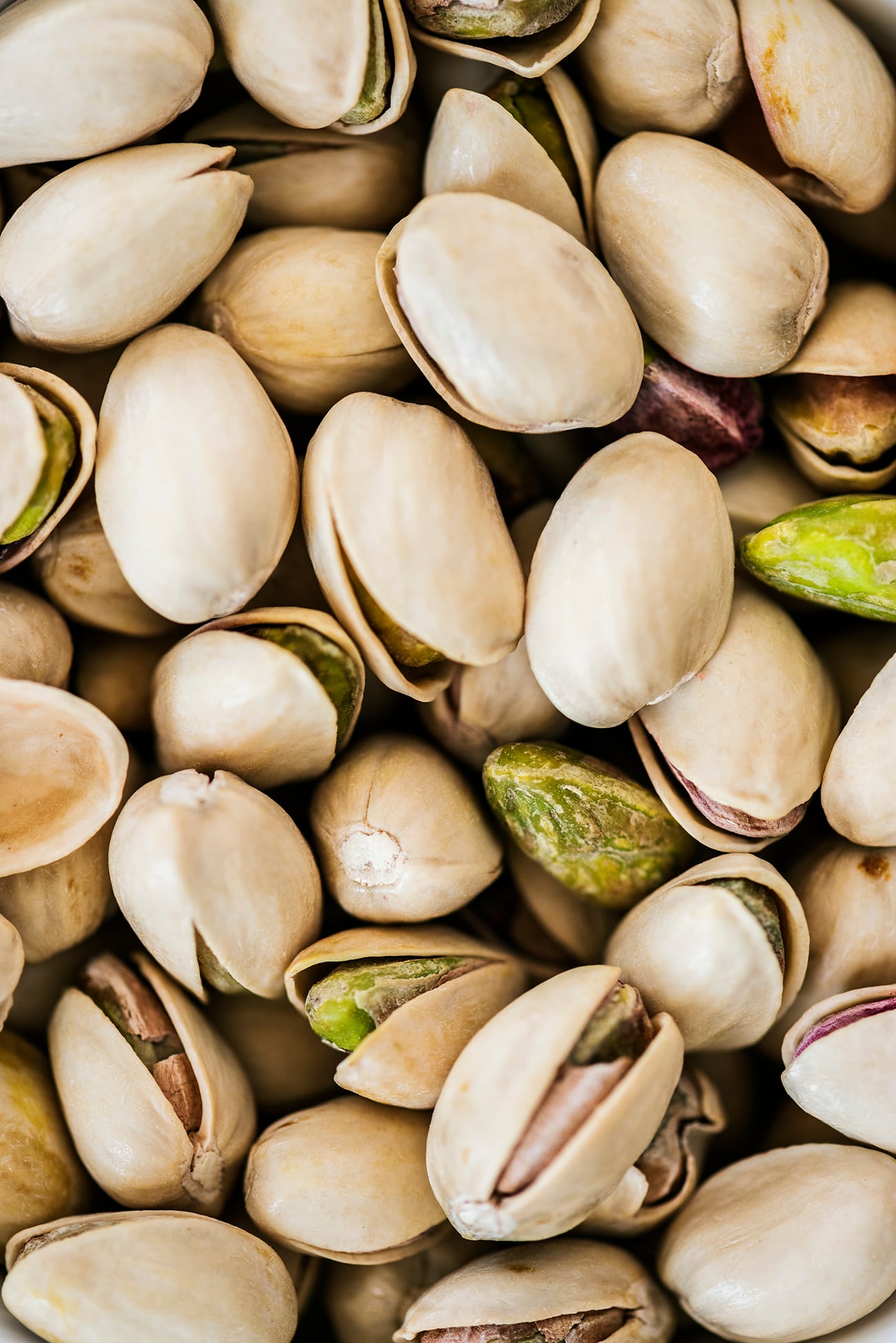 El pistacho es un fruto seco verde y ovalado, protegido por una cáscara dura y ligeramente abierta. (Freepik)