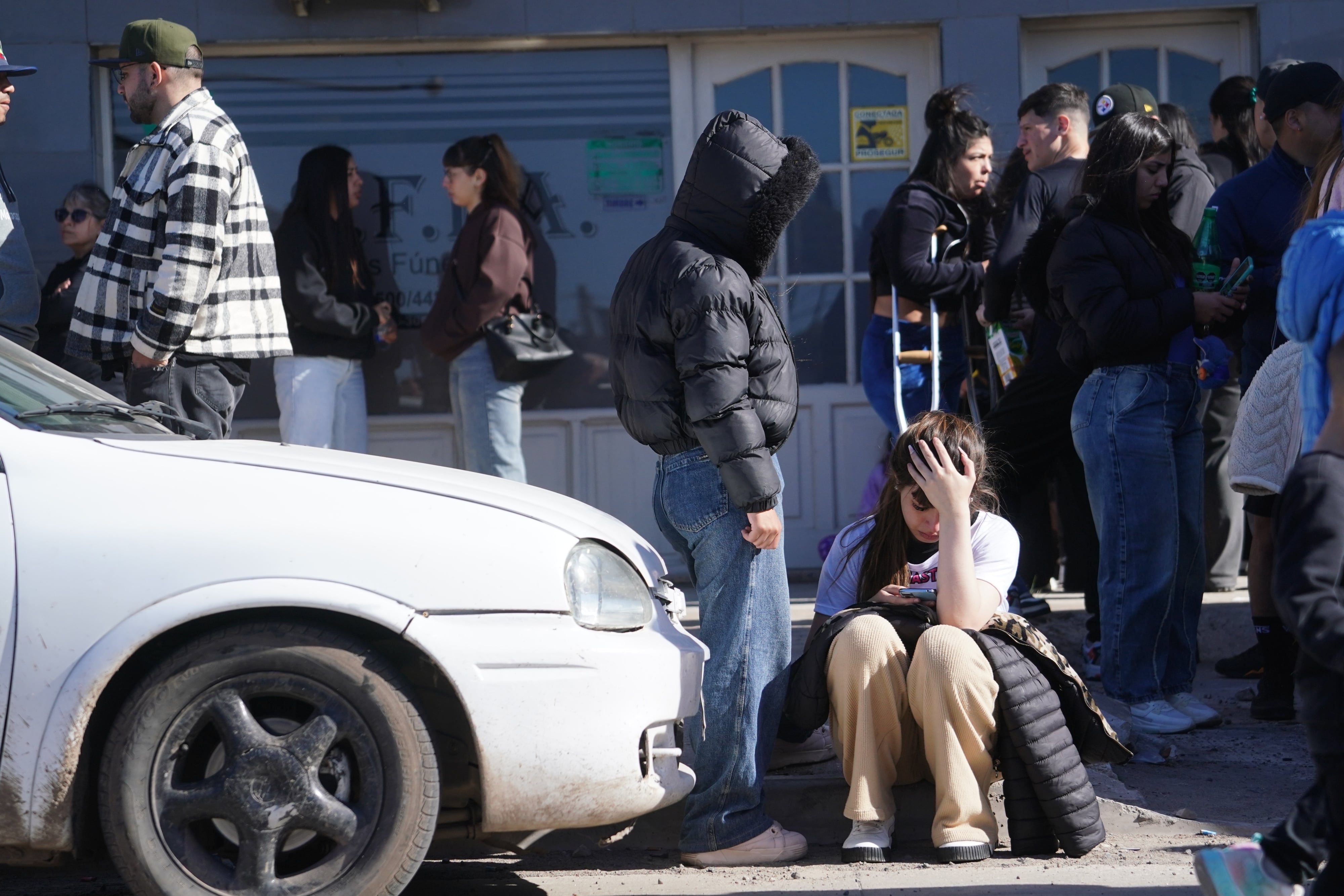 La Matanza. En dos ceremonias distintas, despiden los restos de Brenda, Morena y Lara, las víctimas del triple crimen en Florencio Varela. (Gentileza Clarín)