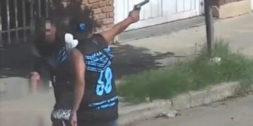 Dos barras de Belgrano se enfrentaron a los tiros en Alberdi.