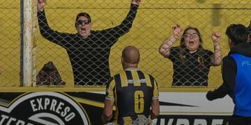 Olimpo ganó sobre el final y dejó afuera a 9 de Julio