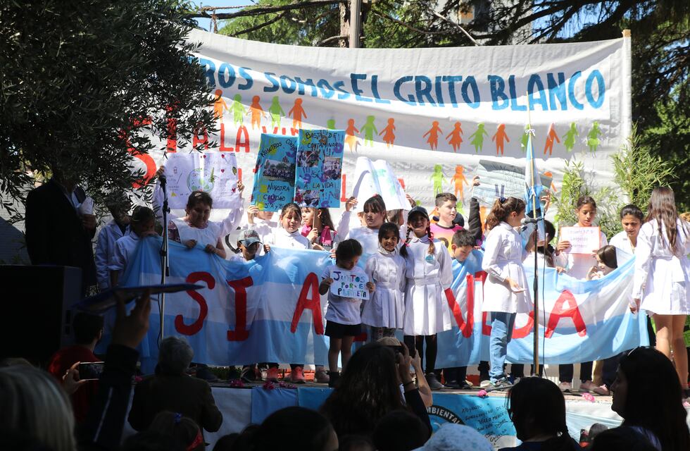 Jóvenes estudiantes de Gualeguaychú se manifestaron en el “Grito Blanco” 2022