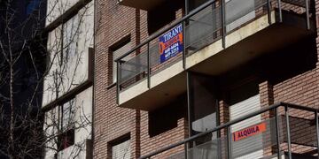 El precio de los alquileres se actualizó menos que la inflación, pero el poder adquisitivo sigue cayendo.