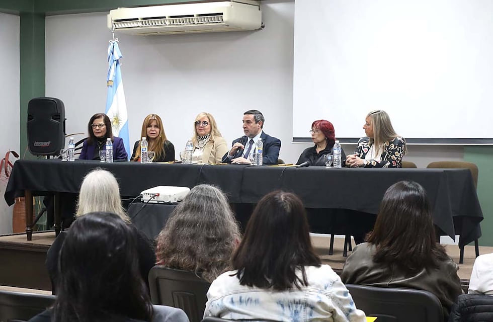 El Colegio Médico impulsa la detección temprana de trastornos del crecimiento en niños