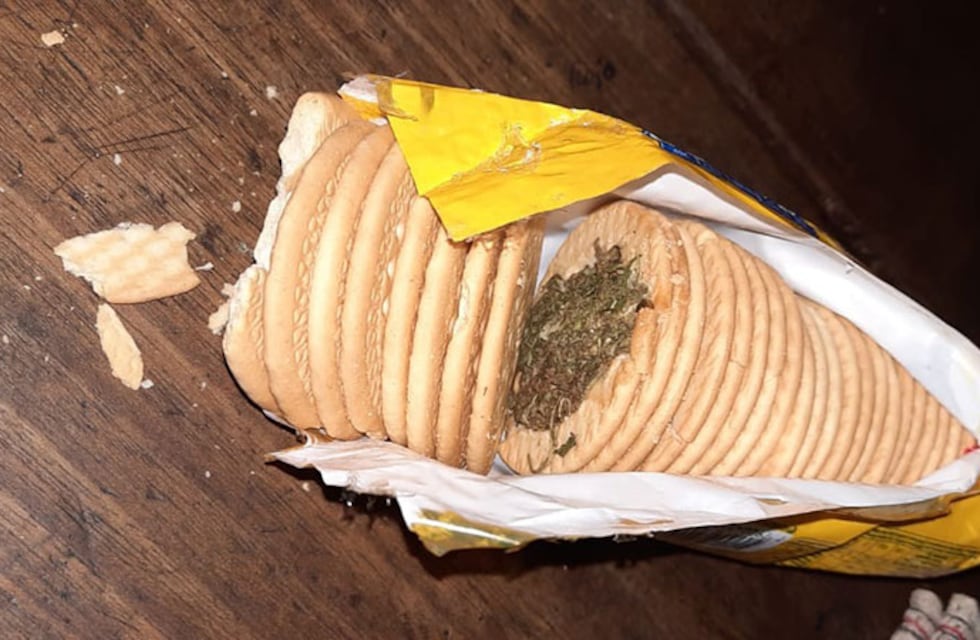 Intentaron ingresar marihuana en un paquete de galletitas a una comisaría