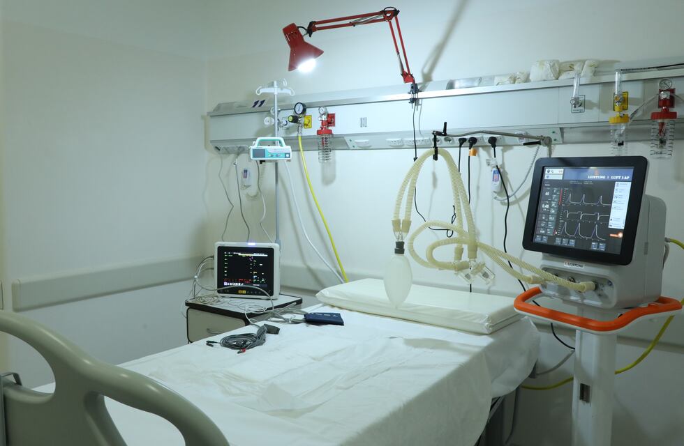 Segunda ola: hospitales provinciales ampliaron entre 100% y 700% las camas críticas