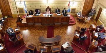 La sesión extraordinaria en la Legislatura concluyó además con la adhesión al Pacto Fiscal 2021. (@senadosantafe)