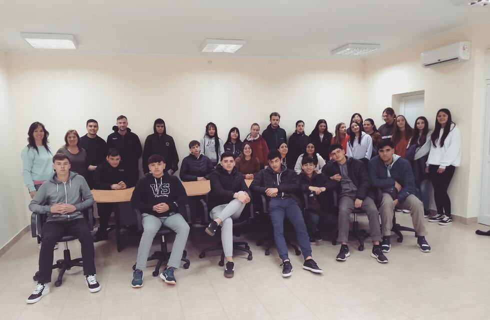 Alumnos del Colegio Holandés y de Orense  visitaron el Parque Industrial de Tres Arroyos