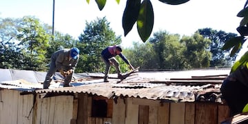 Llevan adelante el Programa Techo Digno en Puerto Iguazú.